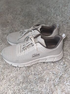 Skechers Men's Womens Athletic Mesh Sneakers Light Gray with Dark Gray Trim 11